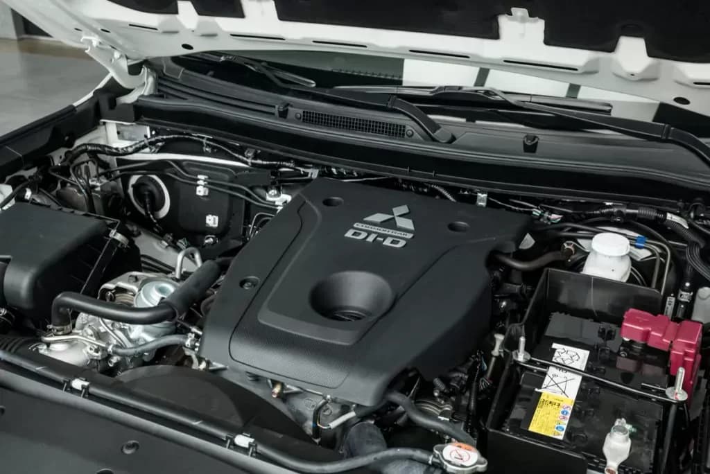 Pajero Sport - Mitsubishi Moveo Bình Định
